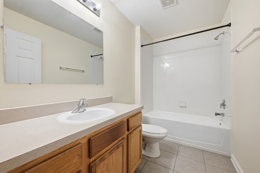 Building Photo - 575 Oakleaf Plantation Pky