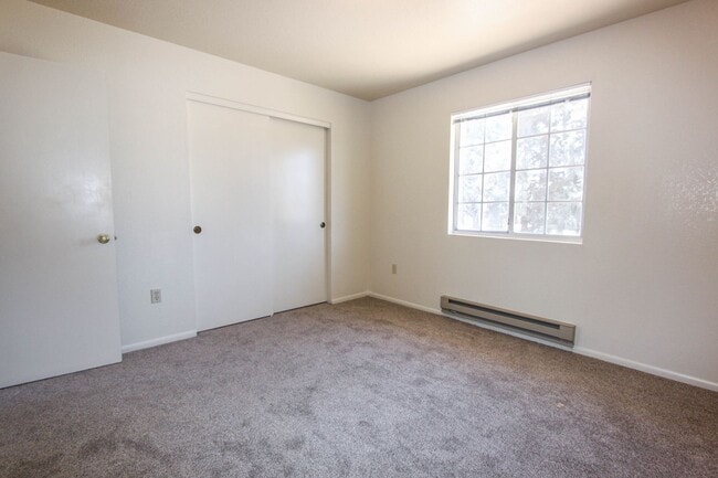 Building Photo - Triplex with Garage