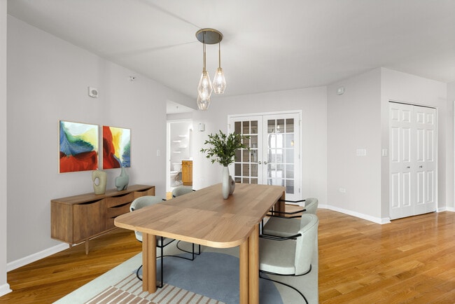 Building Photo - 807 Davis St