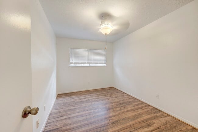 Building Photo - 42 N Timber Top Dr