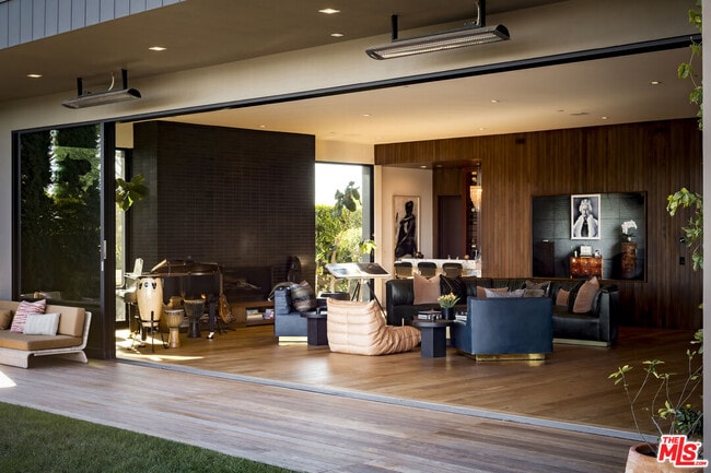 Building Photo - 1030 Somera Rd