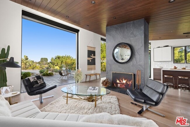 Building Photo - 2652 Byron Pl