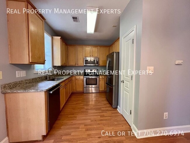 Building Photo - 10102 Old Carolina Dr