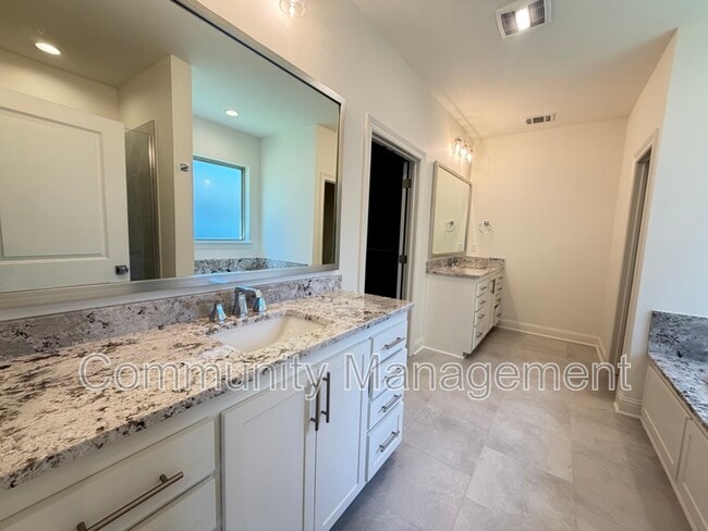 Building Photo - 3696 Waterbury Ave