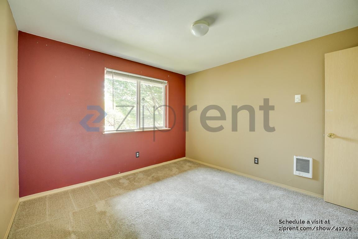 Building Photo - 936 24th St NE