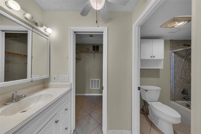 Building Photo - 7 Royal Palm Way