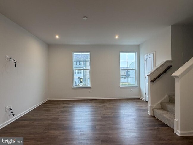 Building Photo - 453 Husky Trl