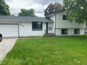 Building Photo - 14906 E Wellesley Ave