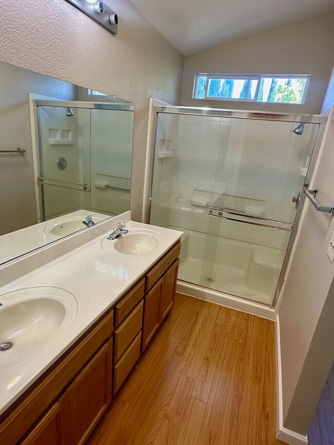Building Photo - 3 bedroom 2.5 bathroom corner lot