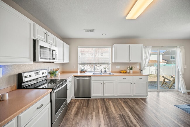 Building Photo - 7860 Lantern Ln