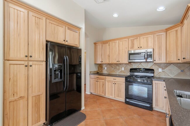 Building Photo - 39116 Quick Trot Dr
