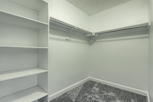 Building Photo - 2 Bedroom condo  with a loft in Littleton