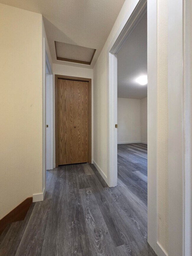 Building Photo - Beautifully updated home!