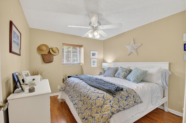 Building Photo - 7677 Lexington Club Blvd