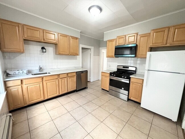 Primary Photo - 14 Belknap St