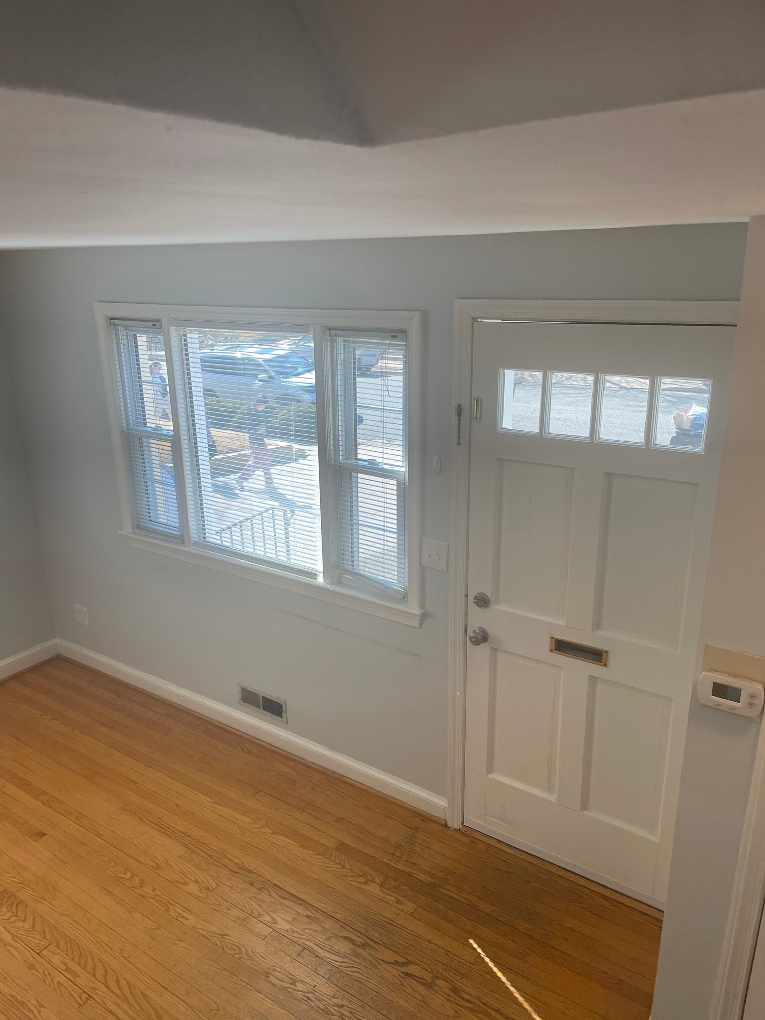 Building Photo - 633 N Nelson St