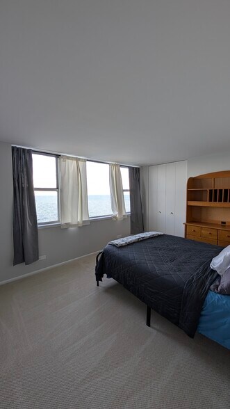 South Bedroom - 6301 N Sheridan Rd