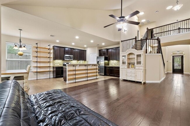 Building Photo - 1814 Sand Creek Rd