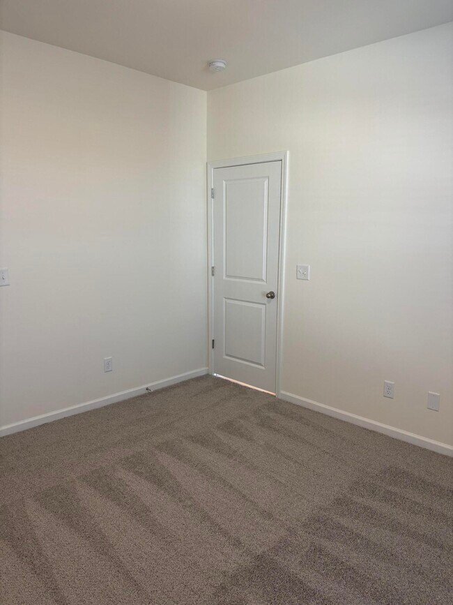 Building Photo - 370 Acorn St