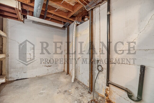 Building Photo - 1008 N Edgemoor St