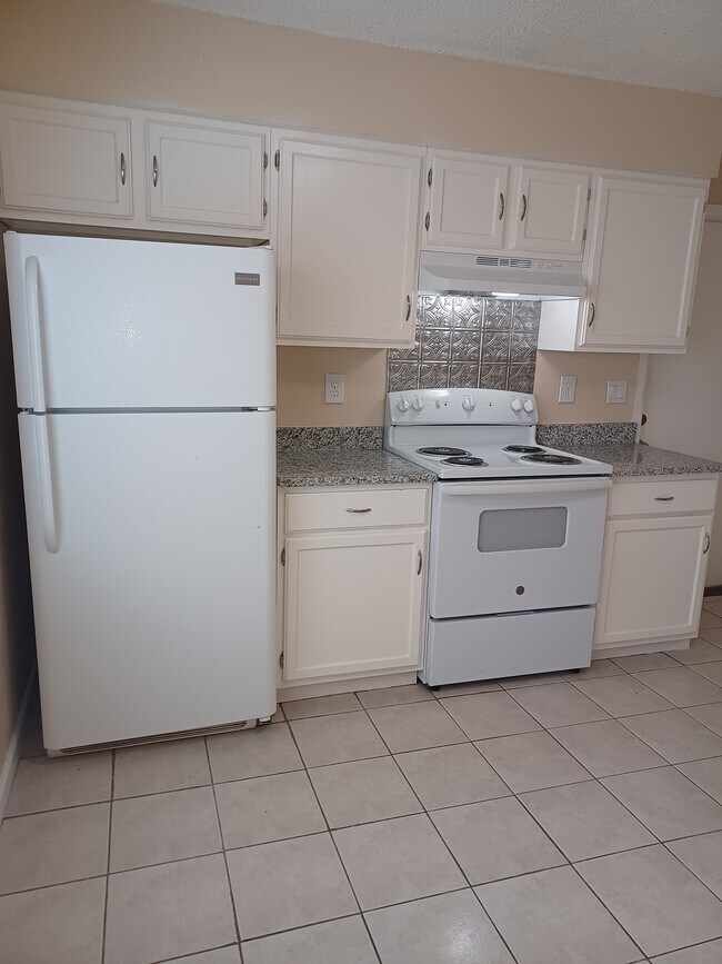 Building Photo - 7147 Spring Grove Dr