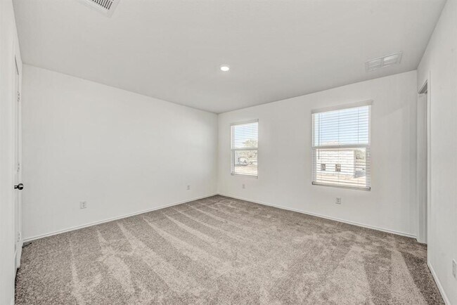 Building Photo - 367 Keefer