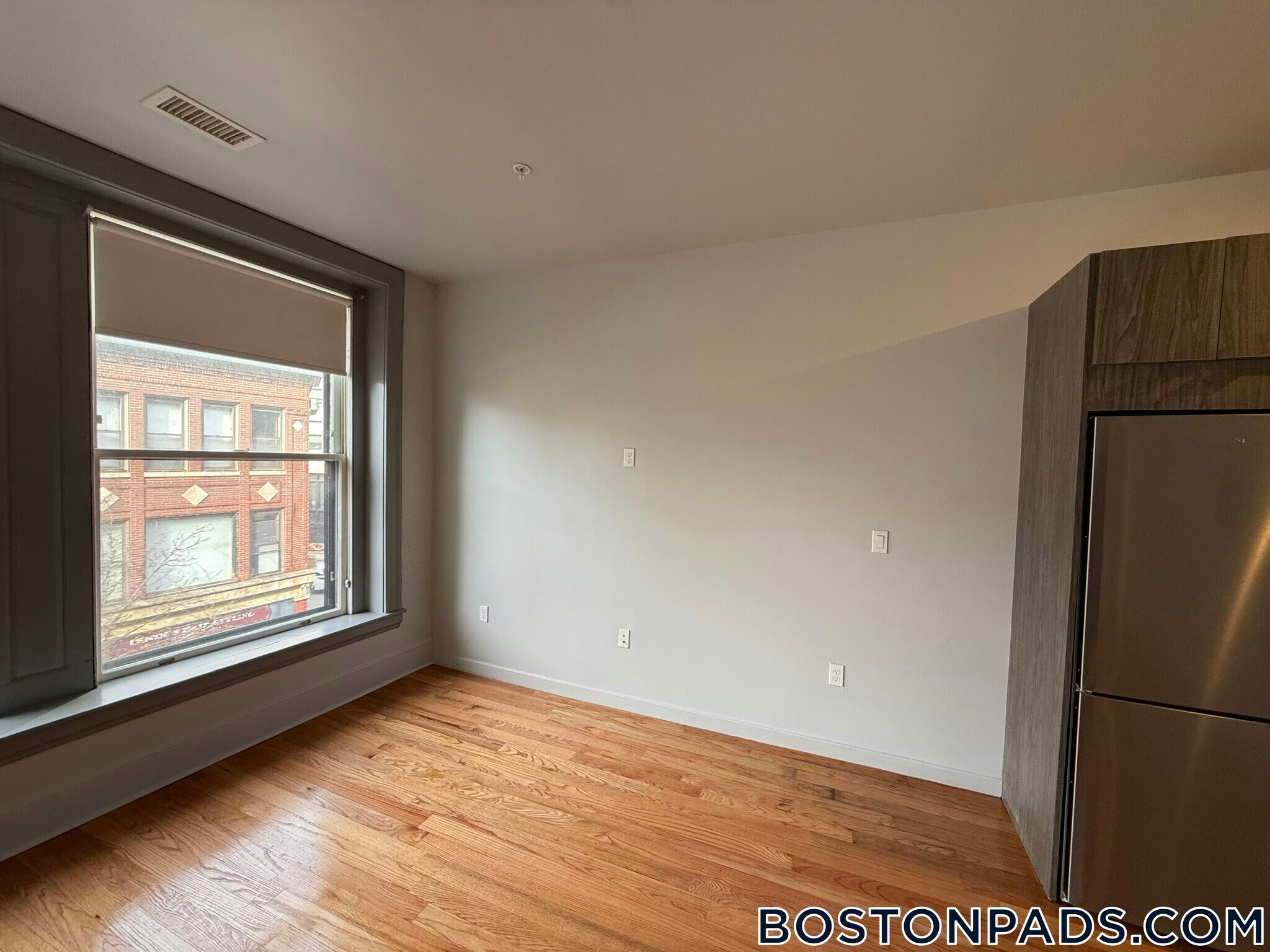 Building Photo - 145 Munroe St