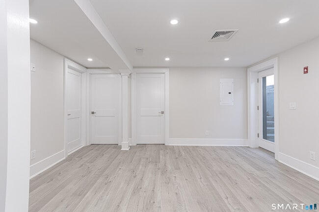 Building Photo - 42 Poe Ct