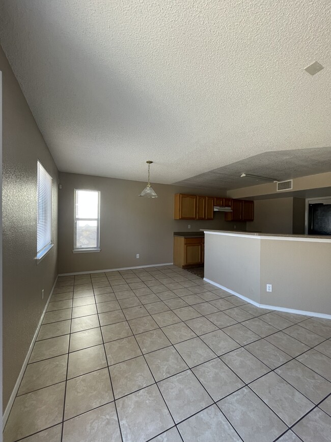 Building Photo - 3677 Tierra Alba Dr