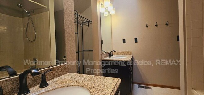 Building Photo - 4130 Madrone Way