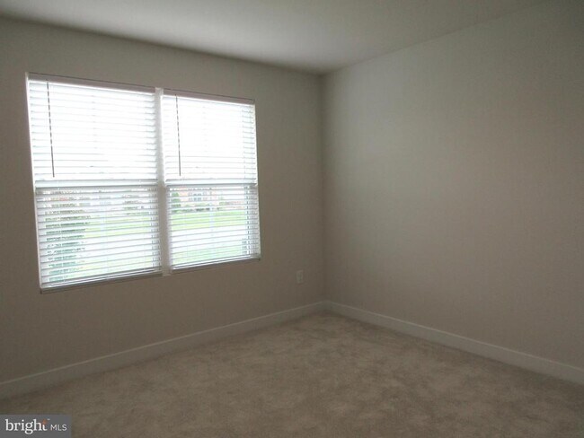 Building Photo - 383 Windflower Dr