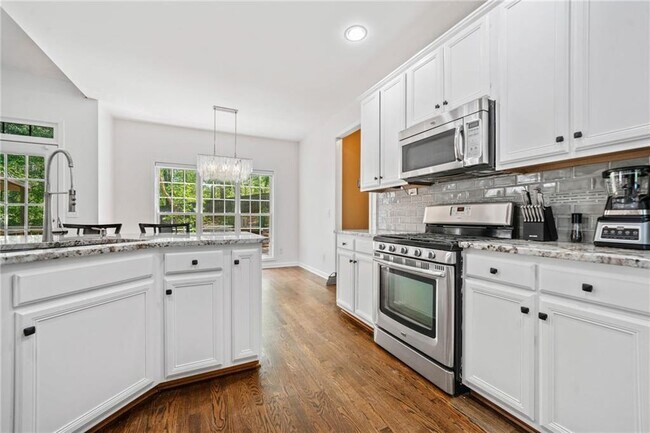 Building Photo - 3338 Hackmatack Dr NW