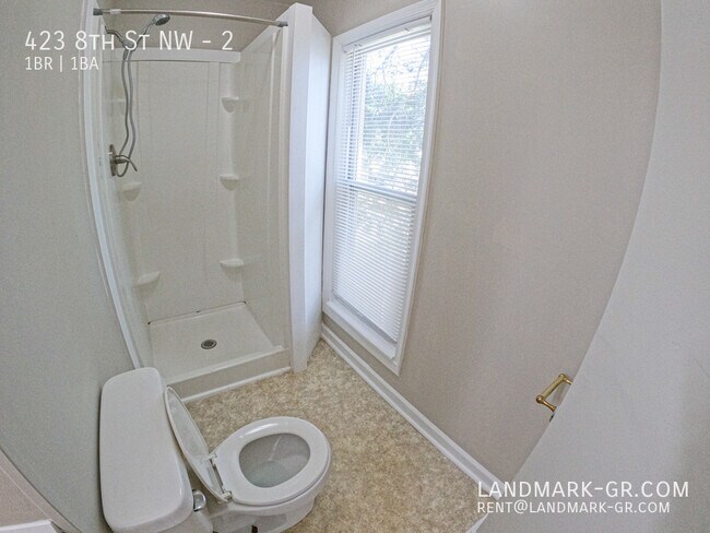 Building Photo - 423 8th St NW