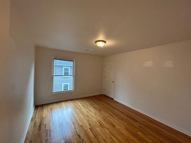 Building Photo - 519 Asbury Ave