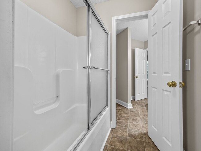 Building Photo - Newly Renovated 2BR, 2.5 BA in Greer SC