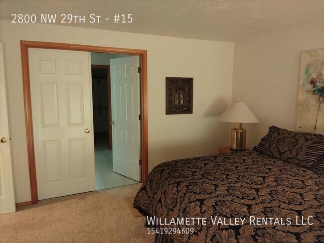 Building Photo - Furnished townhouse in NW Corvallis