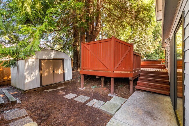 Building Photo - 10716 NE 144th Ct