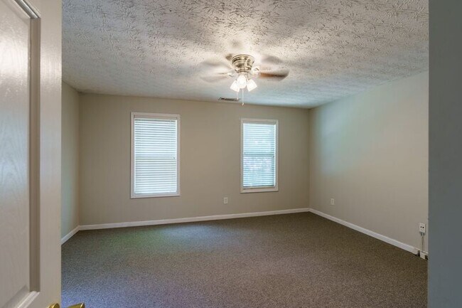 Building Photo - 321 Samuel Clemens Way