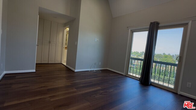 Building Photo - 11260 Overland Ave