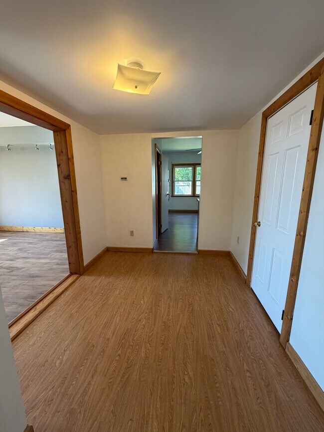 Building Photo - 250 Amelia-Olive Branch Rd