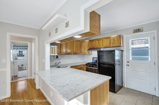 Building Photo - 180 Cliftwood Rd