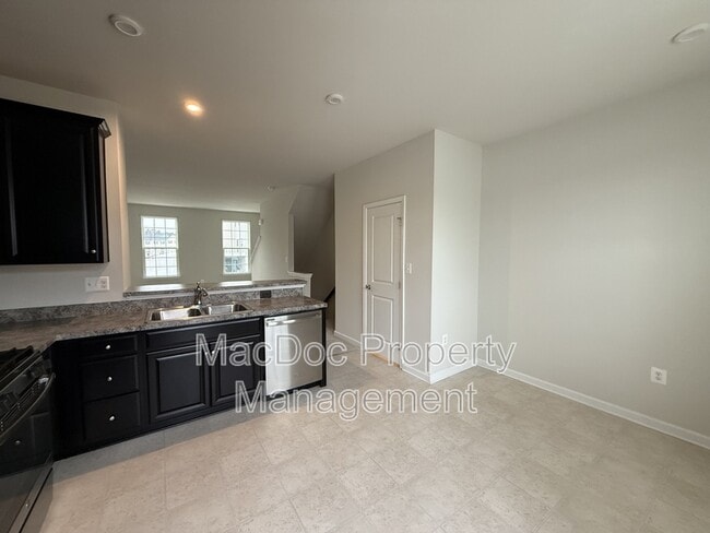 Building Photo - 505 Rolling Valley Dr