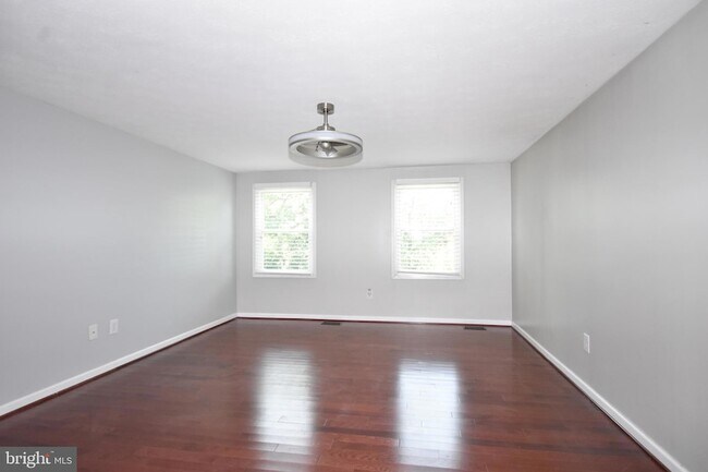 Building Photo - 8673 Cooperhawk Ct