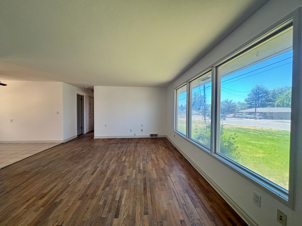 Building Photo - 607 S 72nd Ave