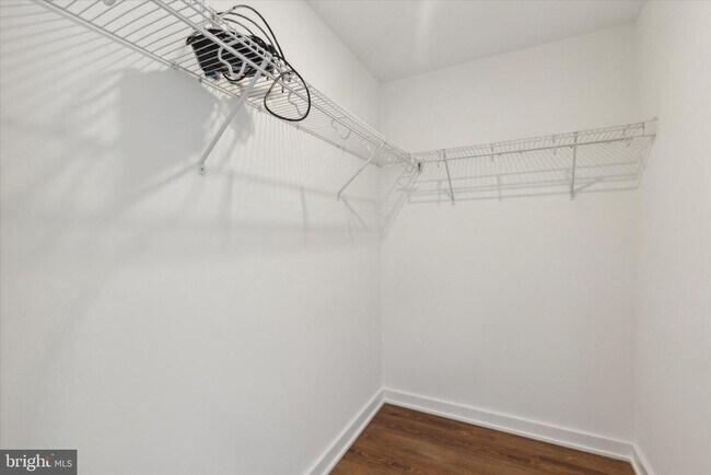 Building Photo - 2421 N Mascher St
