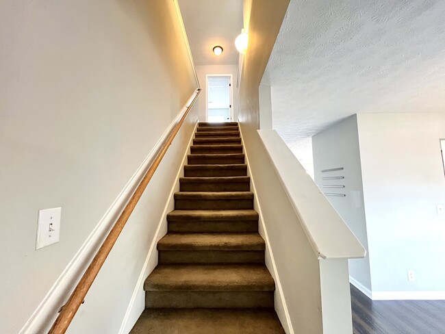 Building Photo - 4/2.5 Beautiful Nashville Craftsman in Nas...