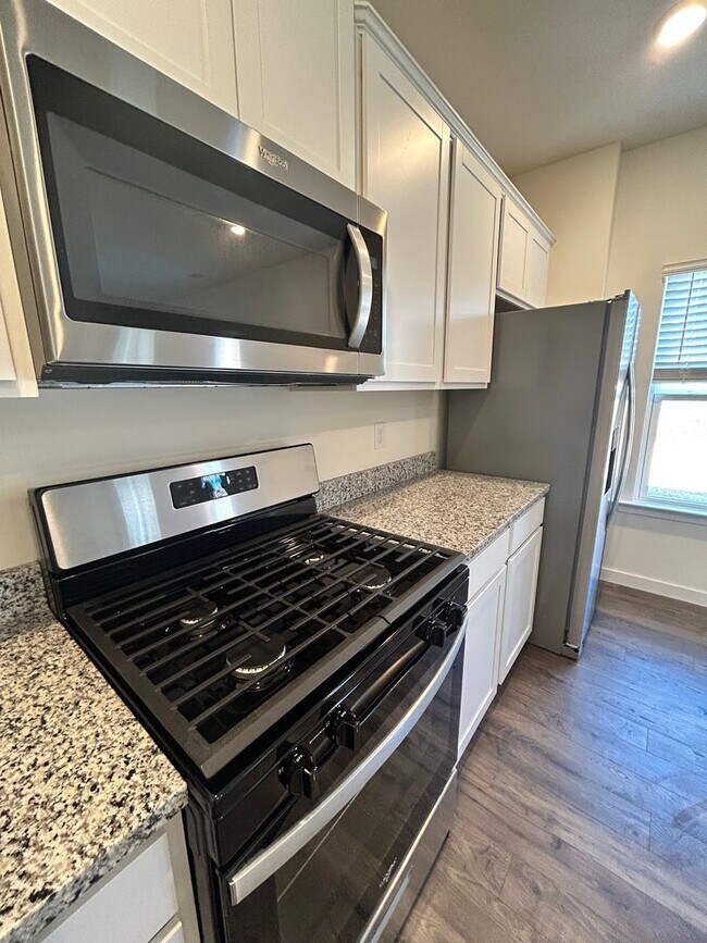 Building Photo - Located in Hixson/Middle Valley! 3 Beds, 2.5 Baths, Loft, Home Office, and 2 Car Garage!
