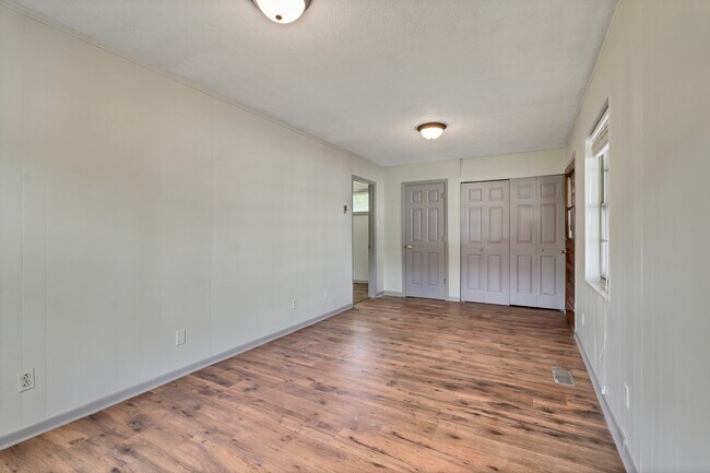 Building Photo - 8848 W Simpson Rd