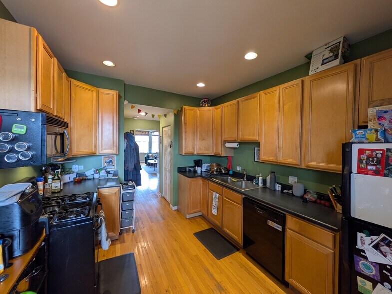 Building Photo - 1307 W North Shore Ave