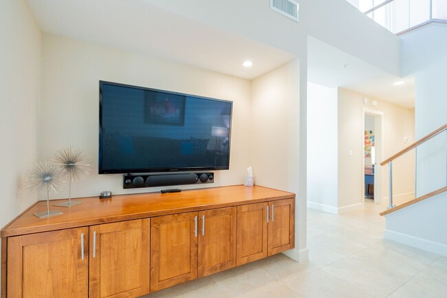 Building Photo - PRIVATE POOL - 2 BEDROOMS PLUS DEN